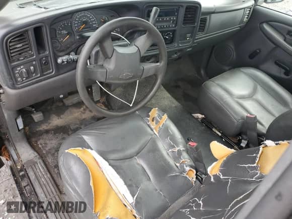 2004 Chevrolet Silverado 1500 LS z VIN 1GCEC14V84Z177549, wystawiony jako Copart lot #55821375 z przebiegiem Nie podano mil oraz Szkoda całkowita • Salvage title. Historia ofert i sprzedaży dostępna na DreamBid. Obrazek 8.