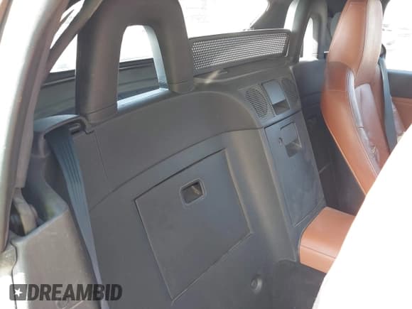 ✅ 2006 Mazda MX-5 Miata MX-5 • VIN: JM1NC25F260120719 • Lot: 43504805. Wystawiony na IAAI z przebiegiem 159 993 mil. Bezpłatny archiwum sprzedaży aukcyjnych z USA i szczegółowy raport historii pojazdu na DreamBid. Zdjęcie 8.