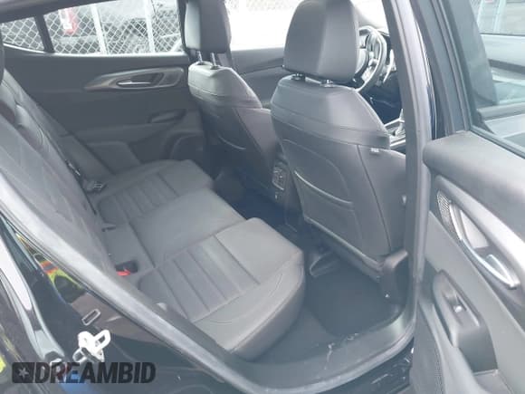 ✅ 2024 Alfa Romeo Tonale Ti • VIN: ZASPATCW2R3038911 • Lot: 43568622. Wystawiony na IAAI z przebiegiem Nie podano. Bezpłatny archiwum sprzedaży aukcyjnych z USA i szczegółowy raport historii pojazdu na DreamBid. Zdjęcie 8.