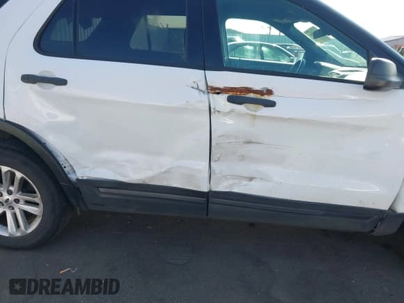 ✅ 2017 Ford Explorer • VIN: 1FM5K8B80HGE38677 • Lot: 43111963. Listed on IAAI with 298,552 mi. Free auction sales archive from the USA and detailed vehicle history report at DreamBid. Image 6.