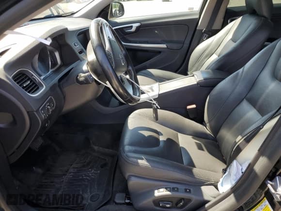 ✅ 2018 Volvo V60 • VIN: YV440MWK9J2054076 • Lot: 59341515. Wystawiony na Copart z przebiegiem 82 409 mil. Bezpłatny archiwum sprzedaży aukcyjnych z USA i szczegółowy raport historii pojazdu na DreamBid. Zdjęcie 7.