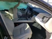 ✅ 2019 Volvo S60 Momentum • VIN: 7JRA22TK9KG015292 • Lot: 66358072. Wystawiony na Copart z przebiegiem 45 886 mil. Bezpłatny archiwum sprzedaży aukcyjnych z USA i szczegółowy raport historii pojazdu na DreamBid. Zdjęcie 5.