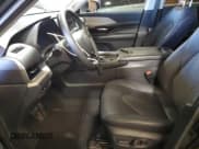 ✅ 2024 Toyota Highlander XLE • VIN: 5TDAAAA57RS018068 • Лот: 85560905. Опубликован ранее на Copart с пробегом 10 588 миль. Бесплатный доступ к архиву аукционных продаж из США и подробный отчёт об истории автомобиля на DreamBid. Изображение 7.