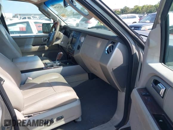 ✅ 2008 Ford Expedition Max Limited • VIN: 1FMFK19518LA83887 • Lot: 43214200. Wystawiony na IAAI z przebiegiem 302 078 mil. Bezpłatny archiwum sprzedaży aukcyjnych z USA i szczegółowy raport historii pojazdu na DreamBid. Zdjęcie 5.