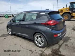 2017 Chevrolet Bolt EV LT z VIN 1G1FW6S06H4180509, wystawiony jako Copart lot #49254594 z przebiegiem 52 252 mil mil oraz . Historia ofert i sprzedaży dostępna na DreamBid. Obrazek 2.