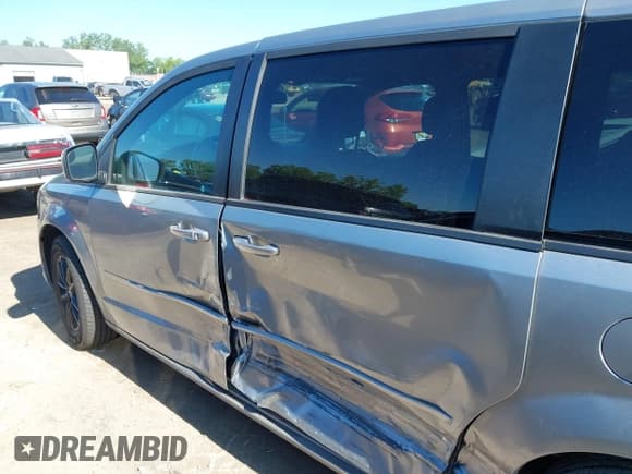 ✅ 2015 Dodge Grand Caravan American Value • VIN: 2C4RDGBG6FR672173 • Lot: 42574646. Wystawiony na IAAI z przebiegiem 153 060 mil. Bezpłatny archiwum sprzedaży aukcyjnych z USA i szczegółowy raport historii pojazdu na DreamBid. Zdjęcie 14.