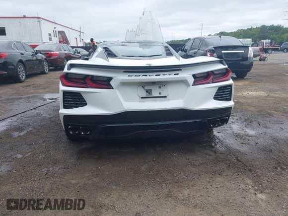 2022 Chevrolet Corvette 1LT z VIN 1G1YA2D46N5115116, wystawiony jako IAAI lot #43046918 z przebiegiem 19 224 mil mil oraz . Historia ofert i sprzedaży dostępna na DreamBid. Obrazek 15.