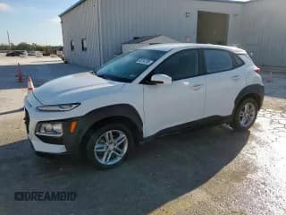 ✅ 2019 Hyundai Kona SE • VIN: KM8K12AA0KU231769 • Лот: 85184765. Опубликован ранее на Copart с пробегом 125 705 миль. Бесплатный доступ к архиву аукционных продаж из США и подробный отчёт об истории автомобиля на DreamBid. Изображение 1.