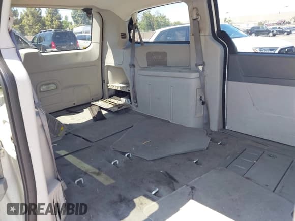 ✅ 2009 Dodge Grand Caravan SE • VIN: 1D8HN44E49B506757 • Lot: 42605492. Listed on IAAI with 204,668 mi. Free auction sales archive from the USA and detailed vehicle history report at DreamBid. Image 8.