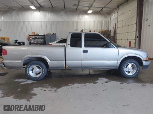 ✅ 2003 Chevrolet S-10 LS • VIN: 1GCCS19X538117656 • Лот: 41372508. Опубликован ранее на IAAI с пробегом 250 427 миль. Бесплатный доступ к архиву аукционных продаж из США и подробный отчёт об истории автомобиля на DreamBid. Изображение 13.