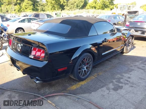 ✅ 2007 Ford Mustang GT Deluxe • VIN: 1ZVHT85H775323043 • Лот: 43140449. Опубликован ранее на IAAI с пробегом 71 929 миль. Бесплатный доступ к архиву аукционных продаж из США и подробный отчёт об истории автомобиля на DreamBid. Изображение 4.