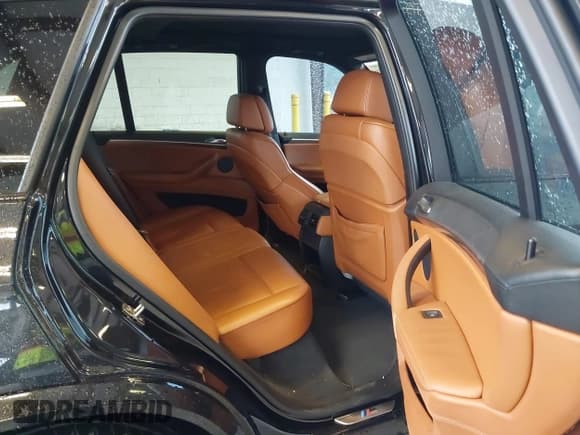 ✅ 2013 BMW X5 M • VIN: 5YMGY0C54DLL15734 • Lot: 43678676. Wystawiony na IAAI z przebiegiem 99 167 mil. Bezpłatny archiwum sprzedaży aukcyjnych z USA i szczegółowy raport historii pojazdu na DreamBid. Zdjęcie 8.