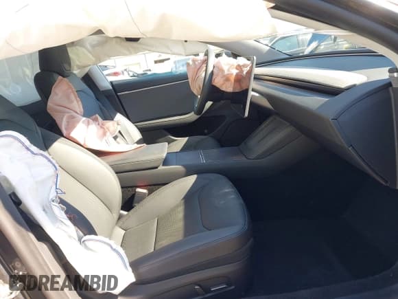 ✅ 2024 Tesla Model 3 • VIN: 5YJ3E1EA1RF740726 • Lot: 43472506. Wystawiony na IAAI z przebiegiem 10 963 mil. Bezpłatny archiwum sprzedaży aukcyjnych z USA i szczegółowy raport historii pojazdu na DreamBid. Zdjęcie 5.