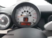 ✅ 2013 MINI Convertible S • VIN: WMWZP3C57DT551118 • Lot: 41086617. Wystawiony na IAAI z przebiegiem 108 049 mil. Bezpłatny archiwum sprzedaży aukcyjnych z USA i szczegółowy raport historii pojazdu na DreamBid. Zdjęcie 7.