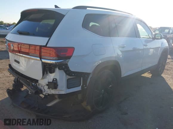 ✅ 2025 Volkswagen Atlas SE • VIN: 1V2JR2CA2SC513129 • Lot: 43617423. Listed on IAAI with 12,914 mi. Free auction sales archive from the USA and detailed vehicle history report at DreamBid. Image 4.