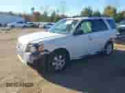 2010 Mercury Mariner z VIN 4M2CN8B70AKJ11932, wystawiony jako IAAI lot #40980162 z przebiegiem Nie podano mil oraz . Historia ofert i sprzedaży dostępna na DreamBid. Obrazek 2.