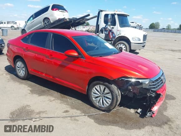 ✅ 2020 Volkswagen Jetta S • VIN: 3VWCB7BU5LM020047 • Lot: 43302148. Wystawiony na IAAI z przebiegiem 136 507 mil. Bezpłatny archiwum sprzedaży aukcyjnych z USA i szczegółowy raport historii pojazdu na DreamBid. Zdjęcie 1.