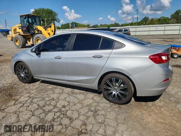✅ 2017 Chevrolet Cruze LS • VIN: 1G1BC5SM9H7212226 • Lot: 84060905. Listed on Copart with 117,201 mi. Free auction sales archive from the USA and detailed vehicle history report at DreamBid. Image 2.