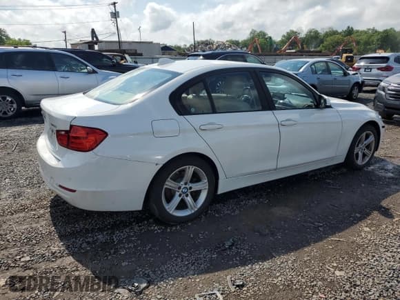 ✅ 2015 BMW 3 Series 328i xDrive • VIN: WBA3B5G54FNS19266 • Lot: 60695065. Wystawiony na Copart z przebiegiem 111 057 mil. Bezpłatny archiwum sprzedaży aukcyjnych z USA i szczegółowy raport historii pojazdu na DreamBid. Zdjęcie 3.
