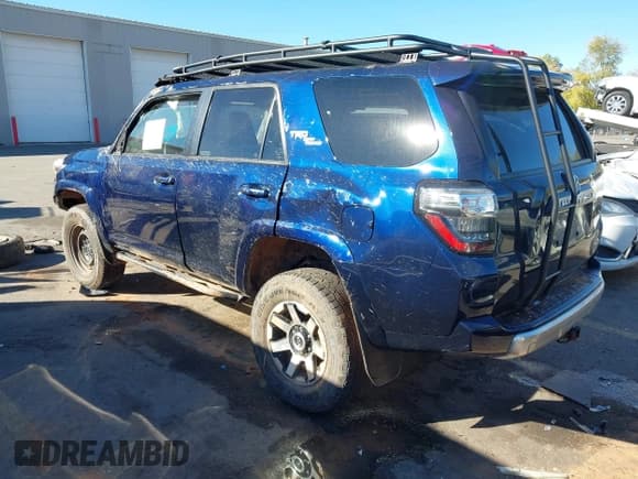 ✅ 2018 Toyota 4Runner SR5 Premium • VIN: JTEBU5JR8J5493854 • Lot: 43484953. Listed on IAAI with 121,638 mi. Free auction sales archive from the USA and detailed vehicle history report at DreamBid. Image 3.