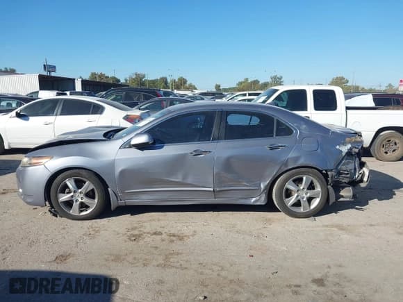 ✅ 2011 Acura TSX • VIN: JH4CU2F67BC001462 • Lot: 43655978. Listed on IAAI with 228,342 mi. Free auction sales archive from the USA and detailed vehicle history report at DreamBid. Image 14.