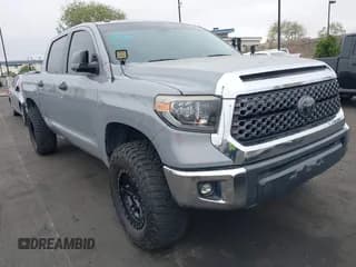 ✅ 2018 Toyota Tundra SR5 • VIN: 5TFDY5F1XJX689903 • Лот: 42072683. Опубликован ранее на IAAI с пробегом 113 709 миль. Бесплатный доступ к архиву аукционных продаж из США и подробный отчёт об истории автомобиля на DreamBid. Изображение 1.
