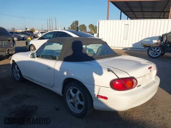 ✅ 1999 Mazda MX-5 Miata • VIN: JM1NB3535X0103235 • Lot: 43538556. Listed on IAAI with 238,235 mi. Free auction sales archive from the USA and detailed vehicle history report at DreamBid. Image 3.