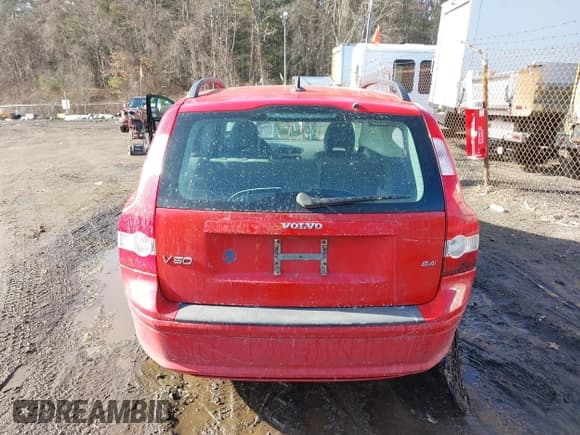 ✅ 2005 Volvo V50 • VIN: YV1MW390652058916 • Lot: 41444072. Listed on IAAI with 154,576 mi. Free auction sales archive from the USA and detailed vehicle history report at DreamBid. Image 16.