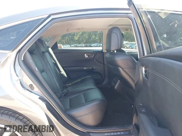 ✅ 2013 Toyota Avalon XLE • VIN: 4T1BK1EB0DU010203 • Lot: 43429717. Listed on IAAI with 127,779 mi. Free auction sales archive from the USA and detailed vehicle history report at DreamBid. Image 8.