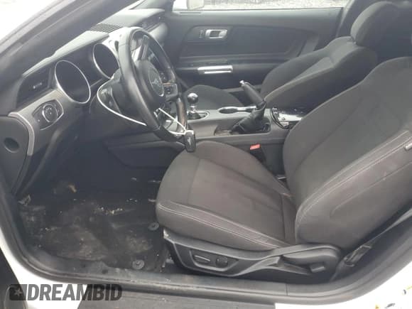 ✅ 2020 Ford Mustang GT • VIN: 1FA6P8CF7L5185410 • Lot: 90305915. Wystawiony na Copart z przebiegiem 61 714 mil. Bezpłatny archiwum sprzedaży aukcyjnych z USA i szczegółowy raport historii pojazdu na DreamBid. Zdjęcie 7.