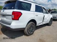 ✅ 2023 Ford Expedition XLT • VIN: 1FMJU1H83PEA61926 • Lot: 42731576. Wystawiony na IAAI z przebiegiem 25 982 mil. Bezpłatny archiwum sprzedaży aukcyjnych z USA i szczegółowy raport historii pojazdu na DreamBid. Zdjęcie 4.
