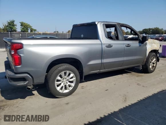 ✅ 2020 Chevrolet Silverado 1500 Custom • VIN: 1GCRWBEH7LZ362259 • Lot: 93015015. Wystawiony na Copart z przebiegiem Nie podano. Bezpłatny archiwum sprzedaży aukcyjnych z USA i szczegółowy raport historii pojazdu na DreamBid. Zdjęcie 3.