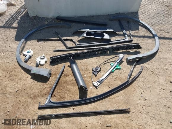 ✅ 2020 Volkswagen Tiguan S • VIN: 3VV1B7AX2LM152478 • Lot: 43059096. Wystawiony na IAAI z przebiegiem 78 481 mil. Bezpłatny archiwum sprzedaży aukcyjnych z USA i szczegółowy raport historii pojazdu na DreamBid. Zdjęcie 21.