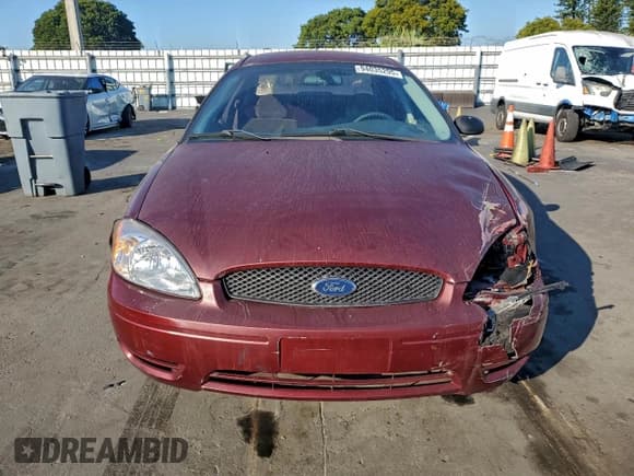 ✅ 2005 Ford Taurus SE • VIN: 1FAFP53UX5A252153 • Lot: 94035295. Listed on Copart with 83,532 mi. Free auction sales archive from the USA and detailed vehicle history report at DreamBid. Image 5.