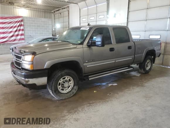 ✅ 2007 Chevrolet Silverado 2500HD Work Truck • VIN: 1GCHK23UX7F118930 • Lot: 74747034. Wystawiony na Copart z przebiegiem 160 560 mil. Bezpłatny archiwum sprzedaży aukcyjnych z USA i szczegółowy raport historii pojazdu na DreamBid. Zdjęcie 1.