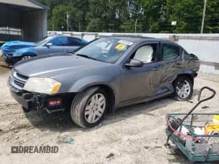 2013 Dodge Avenger SE с VIN 1C3CDZABXDN593904, выставлен на аукционе Copart как лот 62848555 с пробегом Не указан миль и Списание • Salvage title. История ставок и продаж доступна на DreamBid. Изображение 1.