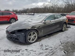 ✅ 2015 Tesla Model S 85D • VIN: 5YJSA1H25FF097630 • Лот: 94924085. Опубликован ранее на Copart с пробегом 117 605 миль. Бесплатный доступ к архиву аукционных продаж из США и подробный отчёт об истории автомобиля на DreamBid. Изображение 1.