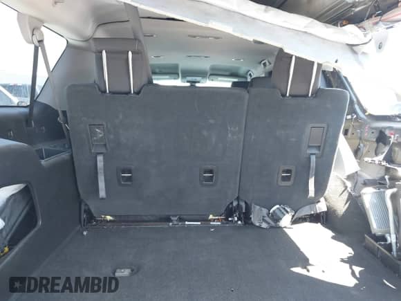 2018 Chevrolet Suburban LS с VIN 1GNSCGKC2JR301728, выставлен на аукционе IAAI как лот 42099285 с пробегом 123 032 миль миль и . История ставок и продаж доступна на DreamBid. Изображение 18.