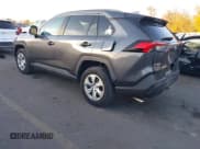✅ 2021 Toyota RAV4 LE • VIN: 2T3F1RFV3MC153943 • Лот: 43657906. Опубликован ранее на IAAI с пробегом 55 526 миль. Бесплатный доступ к архиву аукционных продаж из США и подробный отчёт об истории автомобиля на DreamBid. Изображение 3.
