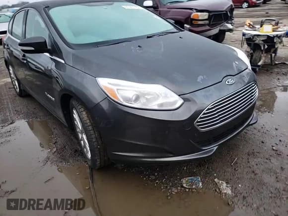 ✅ 2016 Ford Focus Electric • VIN: 1FADP3R46GL293146 • Lot: 81911153. Listed on Copart with 28,078 mi. Free auction sales archive from the USA and detailed vehicle history report at DreamBid. Image 11.