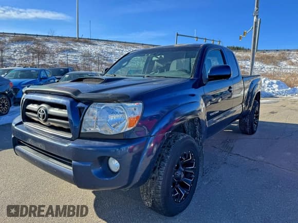 ✅ 2008 Toyota Tacoma • VIN: 5TEUU42N98Z523308 • Lot: 95582165. Listed on Copart with 244,988 mi. Free auction sales archive from the USA and detailed vehicle history report at DreamBid. Image 2.