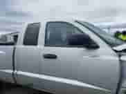 2008 Dodge Dakota z VIN 1D7HW32K08S514373, wystawiony jako IAAI lot #41814272 z przebiegiem 137 787 mil mil oraz . Historia ofert i sprzedaży dostępna na DreamBid. Obrazek 13.