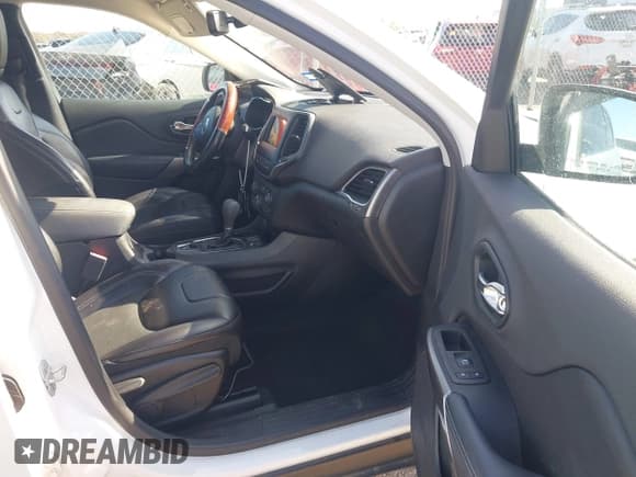 ✅ 2019 Jeep Cherokee Latitude Plus • VIN: 1C4PJLLBXKD411296 • Lot: 43756441. Listed on IAAI with 94,483 mi. Free auction sales archive from the USA and detailed vehicle history report at DreamBid. Image 5.