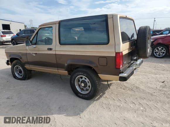 ✅ 1987 Ford Bronco • VIN: 1FMCU14TXHUC25750 • Lot: 85834475. Wystawiony na Copart z przebiegiem 15 509 mil. Bezpłatny archiwum sprzedaży aukcyjnych z USA i szczegółowy raport historii pojazdu na DreamBid. Zdjęcie 2.