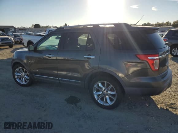 ✅ 2015 Ford Explorer XLT • VIN: 1FM5K7D85FGA09216 • Lot: 90313075. Wystawiony na Copart z przebiegiem 127 778 mil. Bezpłatny archiwum sprzedaży aukcyjnych z USA i szczegółowy raport historii pojazdu na DreamBid. Zdjęcie 2.