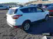 2018 Ford Escape SE z VIN 1FMCU9GD7JUC68368, wystawiony jako IAAI lot #43336557 z przebiegiem 104 766 mil mil oraz . Historia ofert i sprzedaży dostępna na DreamBid. Obrazek 4.