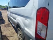 ✅ 2015 Ford Transit XL • VIN: 1FBZX2YM6FKA80301 • Lot: 41549441. Wystawiony na IAAI z przebiegiem 310 164 mil. Bezpłatny archiwum sprzedaży aukcyjnych z USA i szczegółowy raport historii pojazdu na DreamBid. Zdjęcie 19.