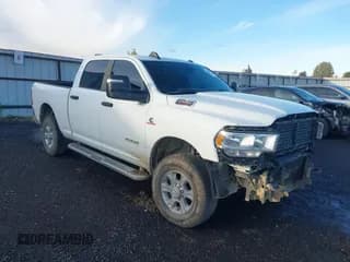 ✅ 2024 Ram 2500 Big Horn • VIN: 3C6UR5DL3RG153481 • Lot: 43425947. Wystawiony na IAAI z przebiegiem 64 512 mil. Bezpłatny archiwum sprzedaży aukcyjnych z USA i szczegółowy raport historii pojazdu na DreamBid. Zdjęcie 1.