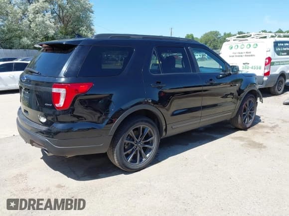 ✅ 2018 Ford Explorer XLT • VIN: 1FM5K8D81JGB14088 • Лот: 42642645. Опубликован ранее на IAAI с пробегом 201 556 миль. Бесплатный доступ к архиву аукционных продаж из США и подробный отчёт об истории автомобиля на DreamBid. Изображение 4.