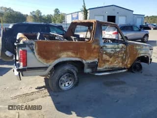 ✅ 1984 Ford Bronco Custom • VIN: 1FMDU15F9ELA55864 • Лот: 92121875. Опубликован ранее на Copart с пробегом Не указан. Бесплатный доступ к архиву аукционных продаж из США и подробный отчёт об истории автомобиля на DreamBid. Изображение 3.